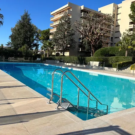 2 Pieces Centre Juan Moderne Avec Piscine Tennis アパート アンティーブ