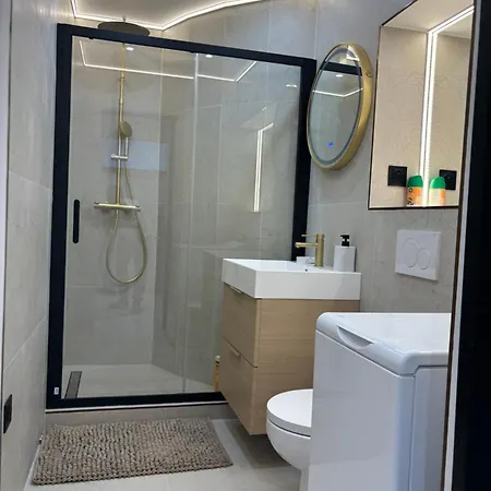 2 Pieces Centre Juan Moderne Avec Piscine Tennis アパート