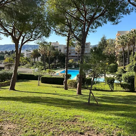 2 Pieces Centre Juan Moderne Avec Piscine Tennis アパート アンティーブ